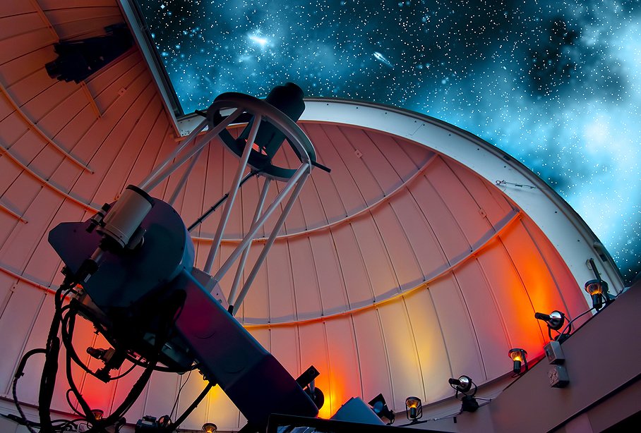 телескоп смотрящий в небо